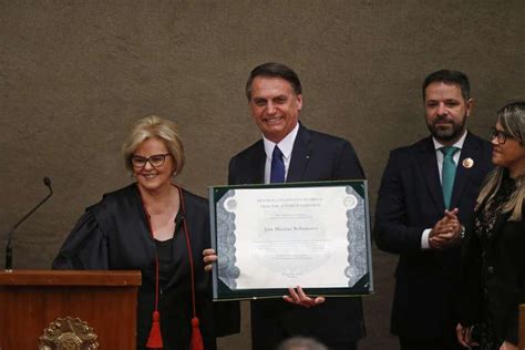 Em diplomação Bolsonaro exalta soberania do voto popular