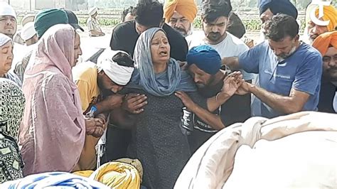 Sidhu Moosewala S Mother Breaks Down As She Collects Her Son S Ashes