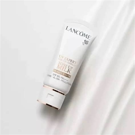 Kem Chống Nắng Lancôme Nâng Tông Da Uv Expert Tone Up White Spf 50 Pa