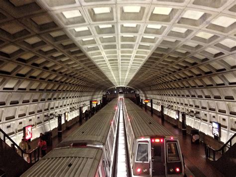 DC Metro, DuPont Circle, 2012 : AmateurPhotography