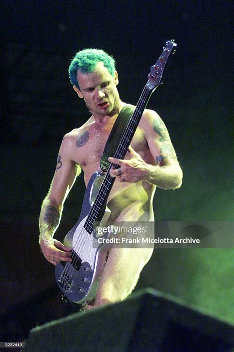 Red Hot Chili Peppers Bassist Flea Performing On The East Stage Fotografía De Noticias