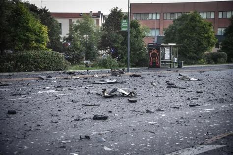 Grattacielo Di Metri In Fiamme A Milano Si Cercano Dispersi