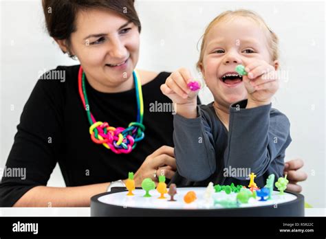 Play therapy Banque de photographies et dimages à haute résolution Alamy