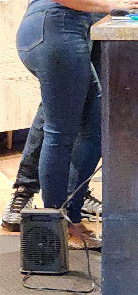 MmmBassy Suites Receptionist Ass Tight Jeans Forum