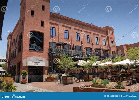 IPic Theater Building in Pasadena Editorial Photography - Image of cafe ...