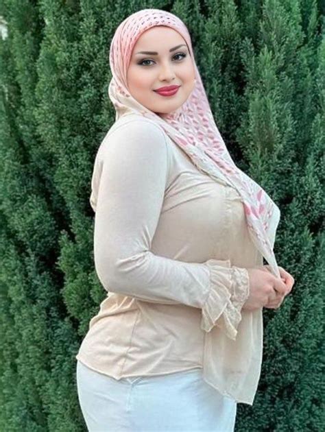 Hijabi Queen Irumkhan Adl Kullan C N N Medya