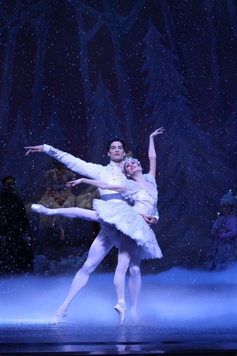 Los Angeles Chicago Theater Review Joffrey Ballets The Nutcracker