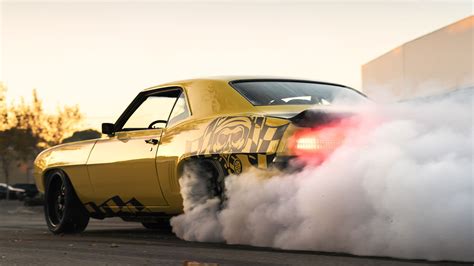 Gratuitous 1969 Camaro burnout!