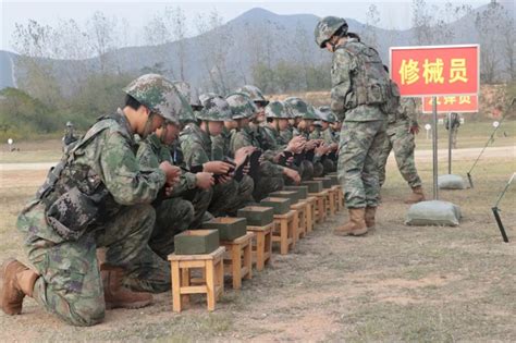 女新兵首次实弹射击镜头来了 中国军网