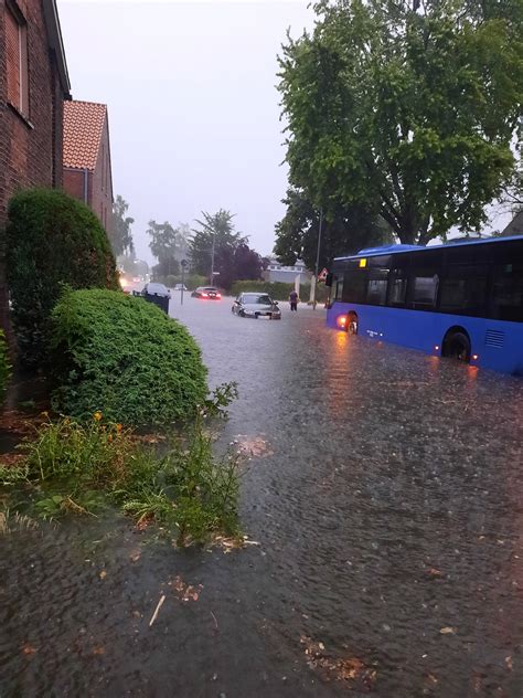 Unwetter Nrw Vollgelaufene Keller Und überspülte Straßen Fotos