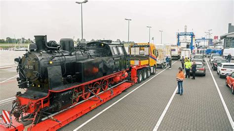 Eisenbahn auf Reisen Dampflok Molli mit Fähre auf Nordseeinsel