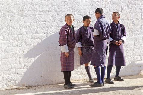 Kinder Von Bhutan Beim Trongsa Dzong Trongsa Bhutan Redaktionelles