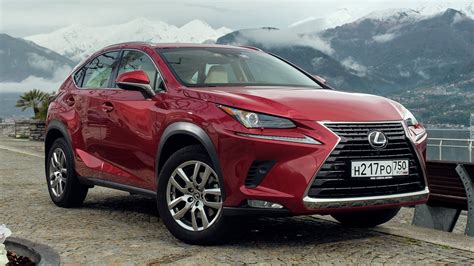 Czerwony Lexus Nx