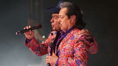 VIDEO Hernán Hernández de Los Tigres del Norte llora desconsoladamente