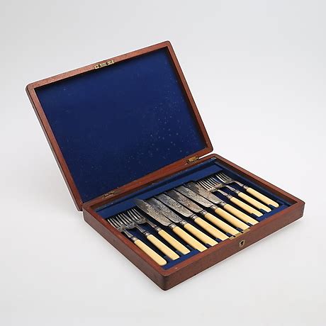 BESTICKUPPSÄTTNING SEX KNIVAR OCH SEX GAFFLAR Silver Metall Övriga metallföremål Auctionet