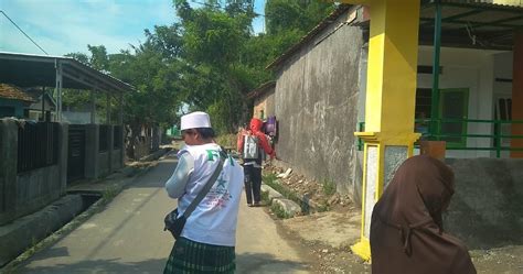 Cegah Corona FPI Kota Serang Semprot Disinfektan Di Musholla Ar Rohman