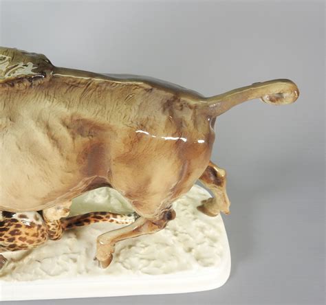 Hutschenreuther, Kampf eines Bisons mit einem Leoparden - Objektdetail ...