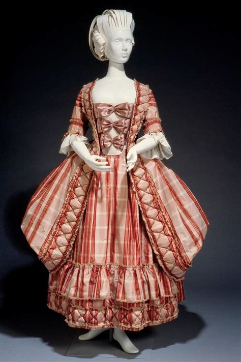 Robe à la Polonaise c 1760 1770 r fashionhistory