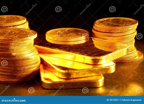 Barra E Moedas De Ouro Imagem De Stock Imagem De Lingote