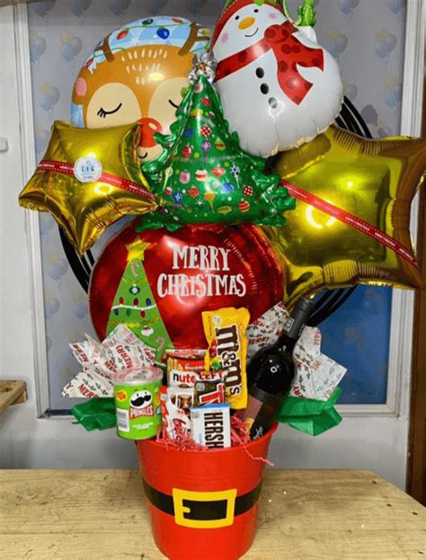 IDEAS DE BELLÍSIMOS ARREGLOS NAVIDEÑOS CON GLOBOS PARA OBSEQUIAR