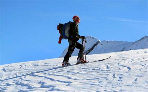 Pyr N Es Une Alpiniste Fait Une Chute Mortelle De M Tres