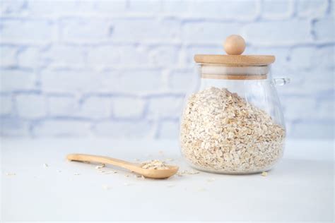 Benefits of Oatmeal for the Skin + How to Use It - allprettybits