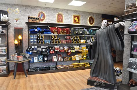 Zahlreiche Fans Bei Der Er Ffnung Des Wizarding World Shop By Thalia Im