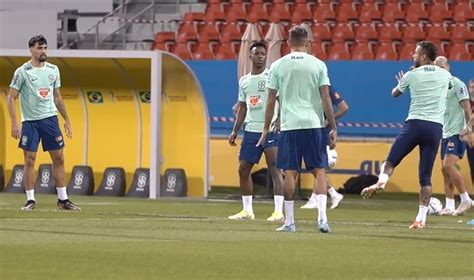 Neymar Vai A Campo E Se Aproxima De Retorno Sele O Nas Oitavas De