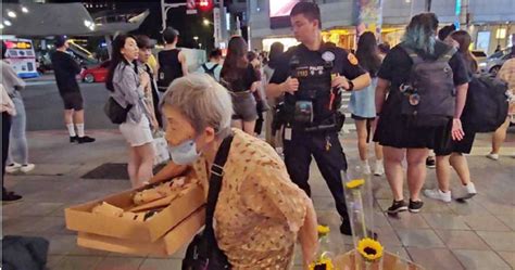 她賣花養93歲尪！中山捷運爆紅「玫瑰花婆婆」扛家計：不擺攤沒錢繳房租 中天新聞網