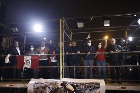 Protestan En Contra Del Gobierno De Pedro Castillo En Los Alrededores