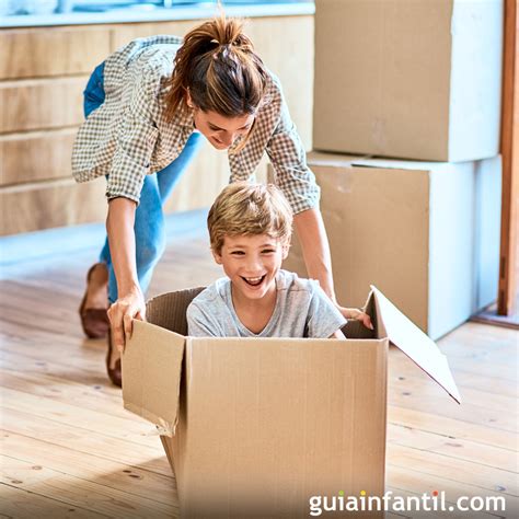 Niños Lanzando Objetos A Una Caja Los Muchos Beneficios Del Juego De