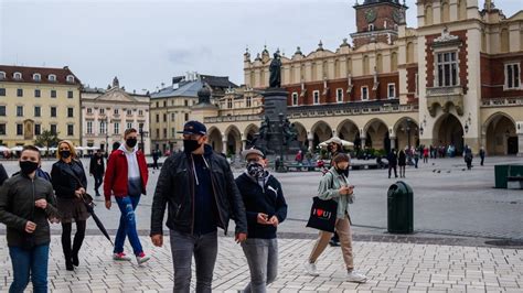 Lengyelországban Határozottan Szigorítanak A Járványügyi Intézkedéseken