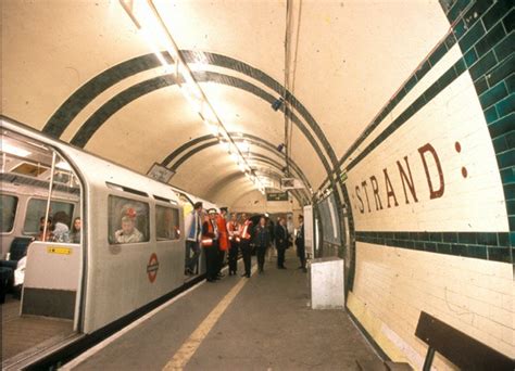 Aldwych Strand Station Platform Scene On Last Day Of Operation 30