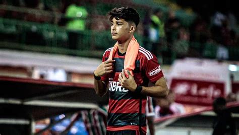 Pedro Lemos Segue Caminho Para Chegar Ao Elenco Profissional Do