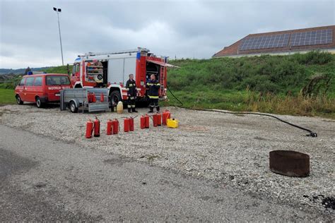 Handhabung eines Feuerlöschers Freiwillige Feuerwehr Enzersfeld