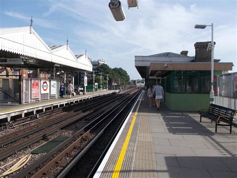 Putney Bridge Underground Station (Hammersmith and Fulham, 1880 ...