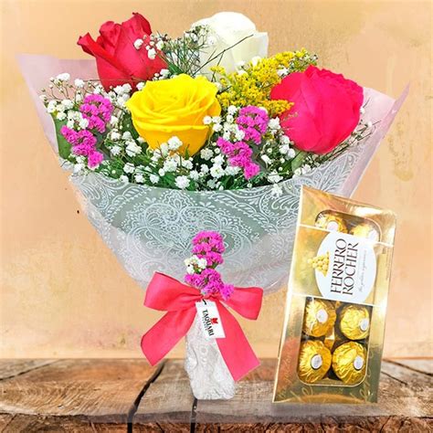 Buquê 4 Rosas Coloridas e Ferrero Floricultura Taquari Flores