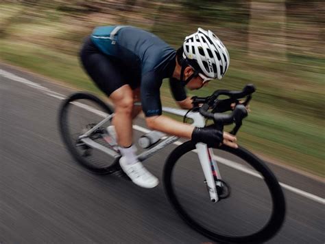 Choosing Road Bike Helmet: 6 Factors for Safety & Comfort - Rodalink