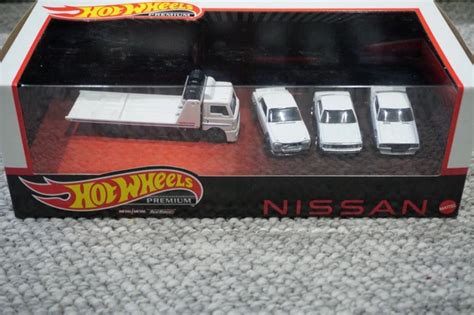 Hot Wheels Premium Nissan Skyline Collectors Set Diorama Gtr Jdm Import Picclick Uk