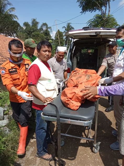 2 Warga Bekasi Tewas Tertimbun Longsor Di Curug Ciloseh Bogor