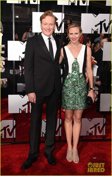 Conan O'Brien Brings Wife Liza Powel to MTV Movie Awards 2014 For His ...