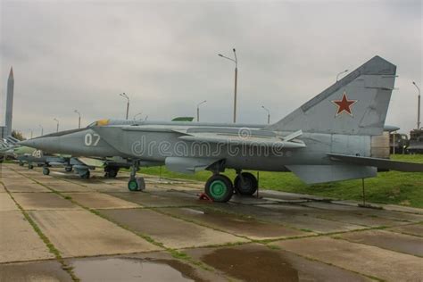 Soviet Supersonic High Altitude Twin Engine Fighter Interceptor Mig 25