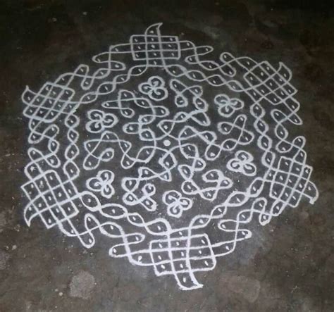 Sikku Kolam With 15 8 Interlaced Pattern Dots Tippudu Muggulu