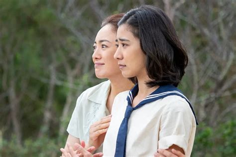 連続テレビ小説「ちむどんどん」第15話。優子（仲間由紀恵）と暢子（黒島結菜・右）（c）nhk ― スポニチ Sponichi Annex 芸能