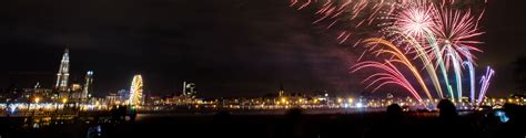 Vuurwerk Aan De Schelde In Antwerpen Op Oudejaarsavond Antwerpen