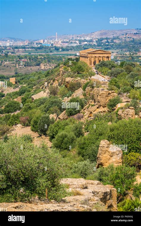 Vista Panor Mica Con El Templo De La Concordia En El Valle De Los