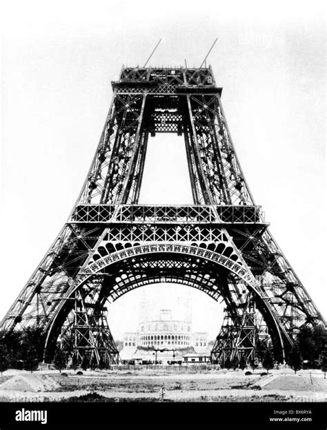 Eiffel tower construction hi-res stock photography and images - Alamy