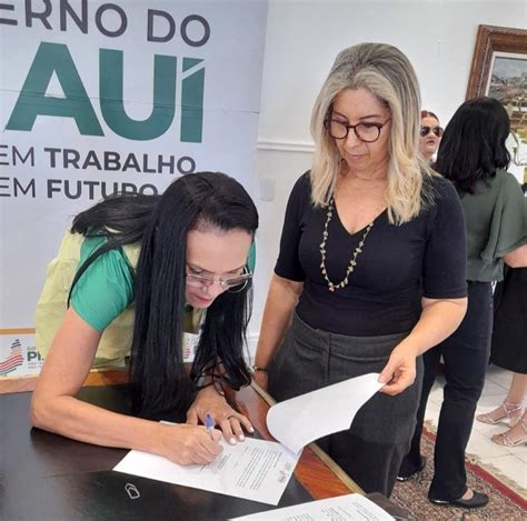 Prefeitura De Castelo Recebe Van Adaptada Do Governo Do Estado Para