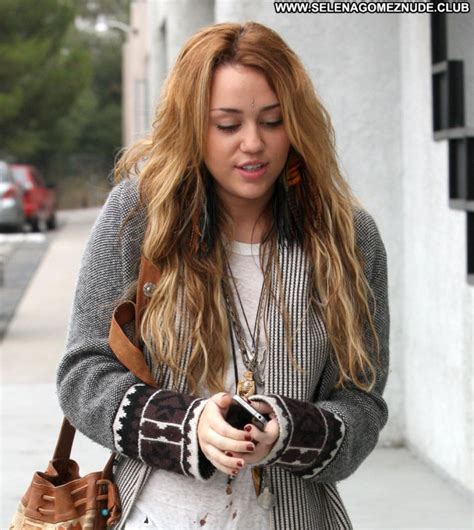 Miley Cyrus Beverly Hills Posing Hot Beautiful Celebrity Candid Babe