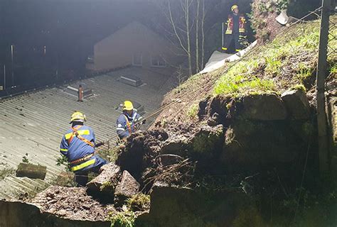 Unterfranken Wohnhaus Muss Nach Hangrutsch Evakuiert Werden